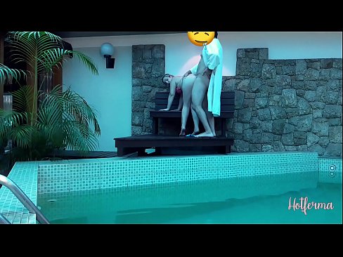 ❤️ El cap convida la criada a la piscina, però no va poder resistir-se a una calor ❤❌ Porno rus al ca.sex-porntube.ru ❌️