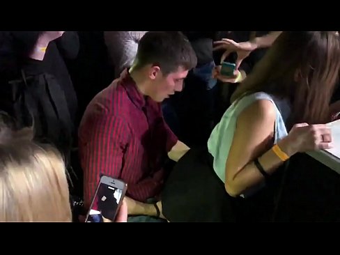 ❤️ Sexe real en una discoteca russa. Noia russa de 18 anys a l'anus i la vagina follada en una discoteca ❤❌ Porno rus al ca.sex-porntube.ru ❌️