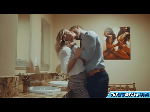 ❤️ Quan una rossa tetona et sedueix en un lavabo públic ❤❌ Porno rus al ca.sex-porntube.ru ❌️